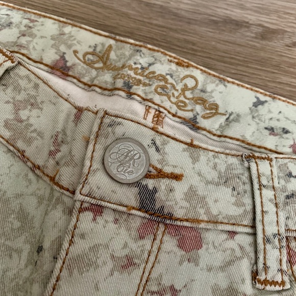 ๐ American Rag- Skinny Cropped Jeans - Picture 2 of 4